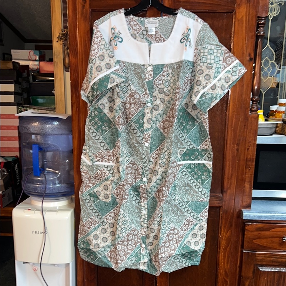 Women’s size 1X easy essentials, brand green design housecoat button front